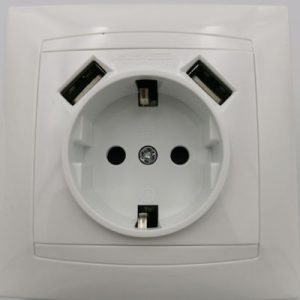 ΠΡΙ/000/USB Μονή χωνευτή πρίζα ρεύματος της Bassiakos, σε λευκό χρώμα, με 2 θύρες USB.